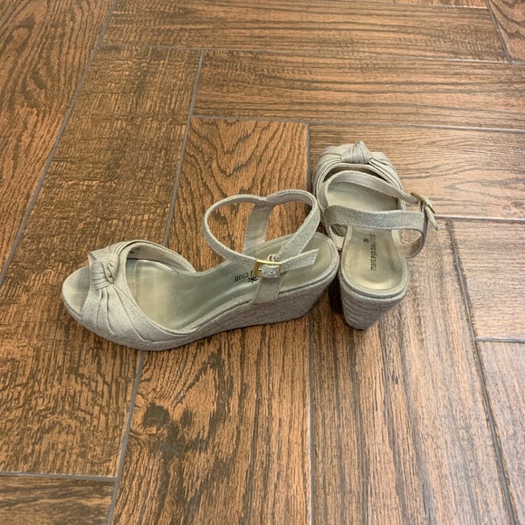 Shoes - Picture 2 of 2